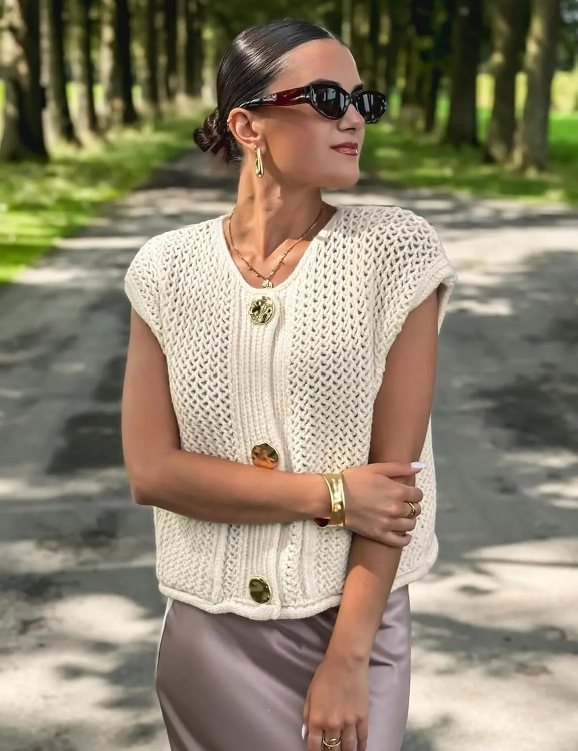 Arssm Womens Cropped Sweater Vest Crochet Chunky Knit Vest Casual Sleeveless Button Down Knitted Sweater Vest