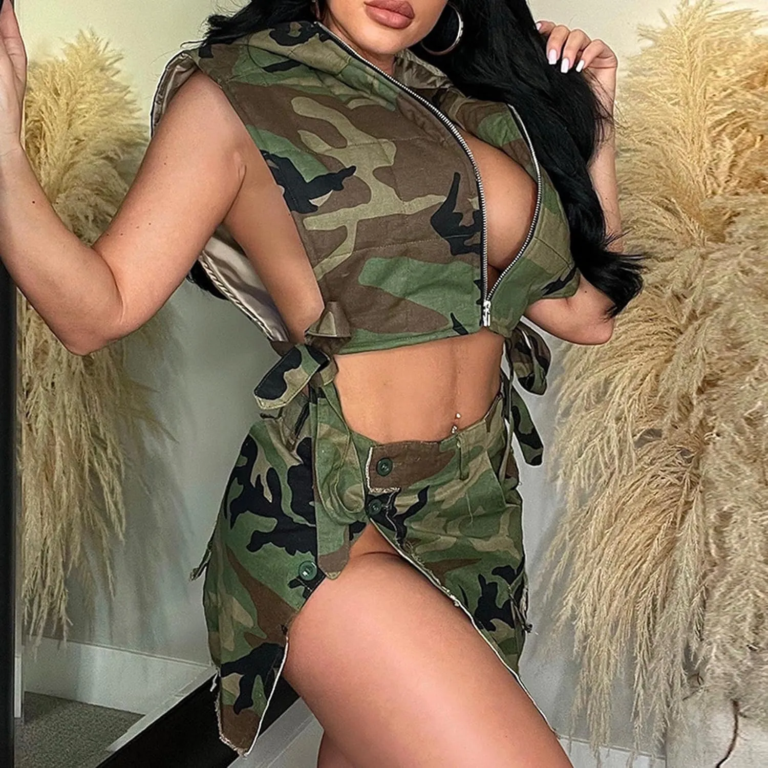 Maixang Women's Cropped Padded Camo Vest Denim Sleeveless Puffer Gilet Y2K Hooded Camouflage Vest Army Jacket Coat