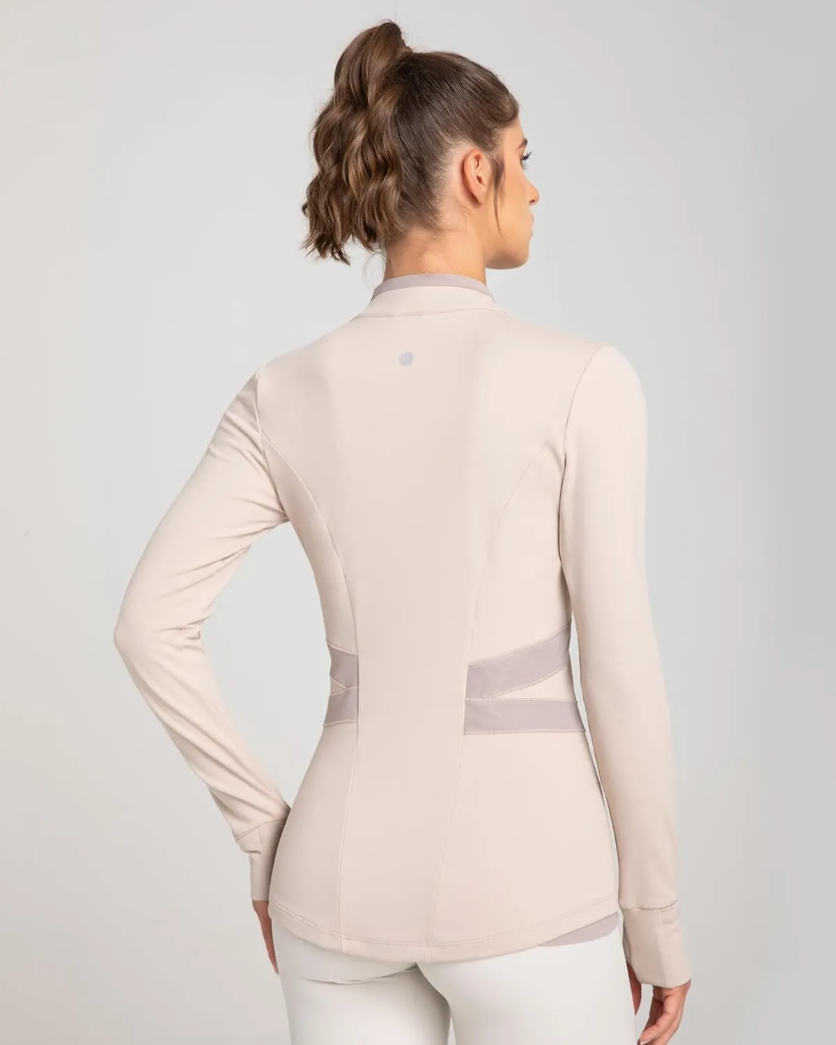 QUEENIEKE Women's Slim Fit Workout Jackets - Zip Up Athletic Running Jacket with Color-blocked Mesh & Thumb Holes