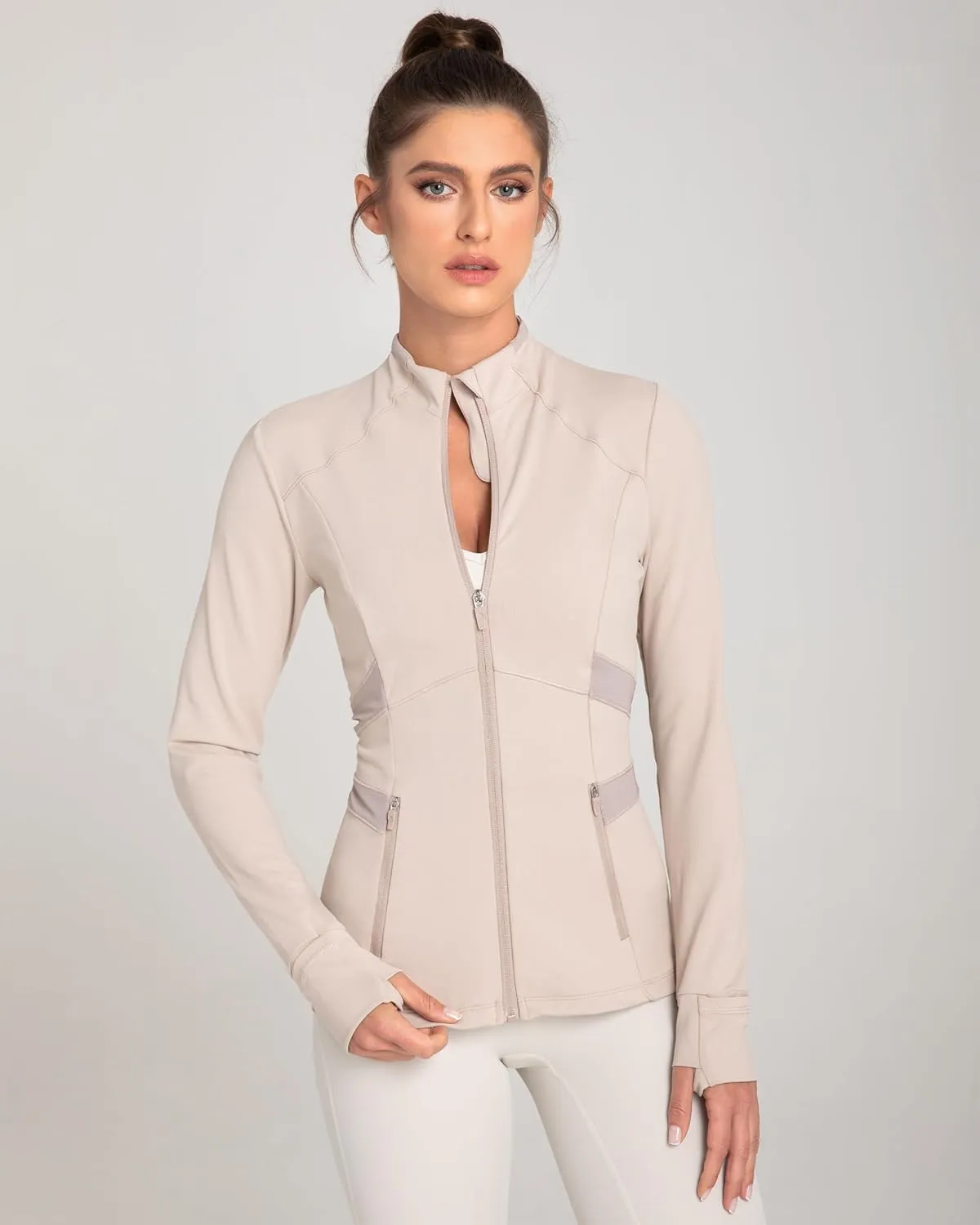 QUEENIEKE Women's Slim Fit Workout Jackets - Zip Up Athletic Running Jacket with Color-blocked Mesh & Thumb Holes
