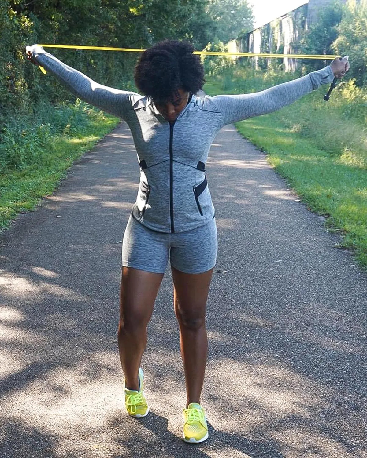 QUEENIEKE Women's Slim Fit Workout Jackets - Zip Up Athletic Running Jacket with Color-blocked Mesh & Thumb Holes