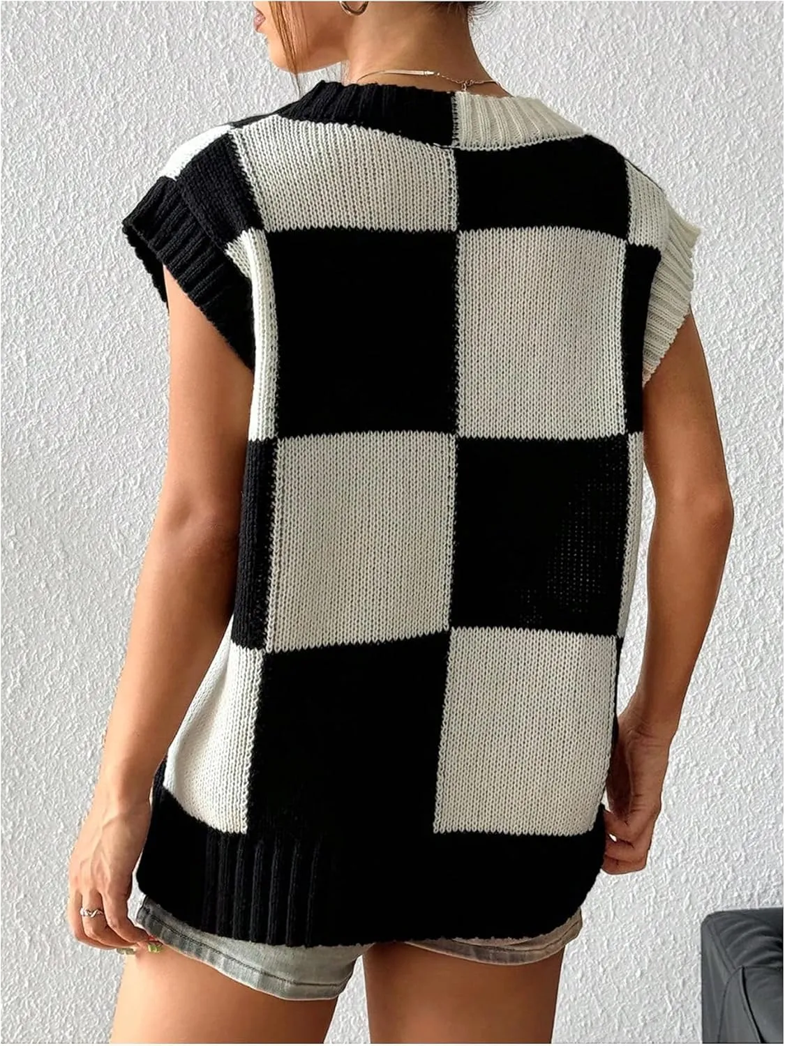 Verdusa Women's Checkered Knit Sweater Vest Loose V Neck Knit Plaid Vest Top