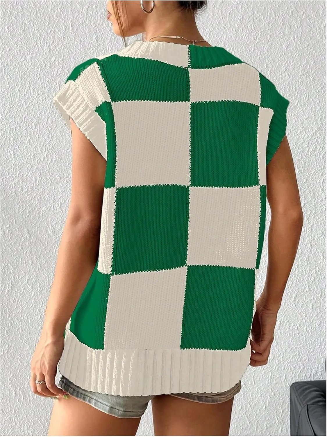 Verdusa Women's Checkered Knit Sweater Vest Loose V Neck Knit Plaid Vest Top