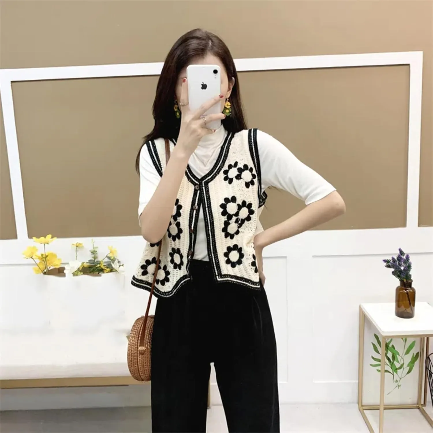 Women's Casual Sleeveless V-Neck Buttoned Knit Cardigan Short Knit Vest