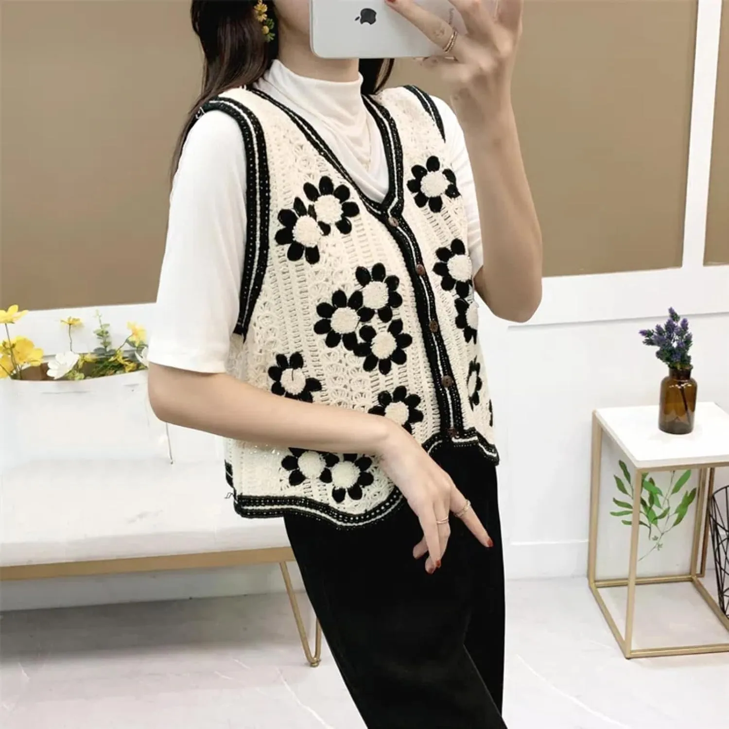 Women's Casual Sleeveless V-Neck Buttoned Knit Cardigan Short Knit Vest