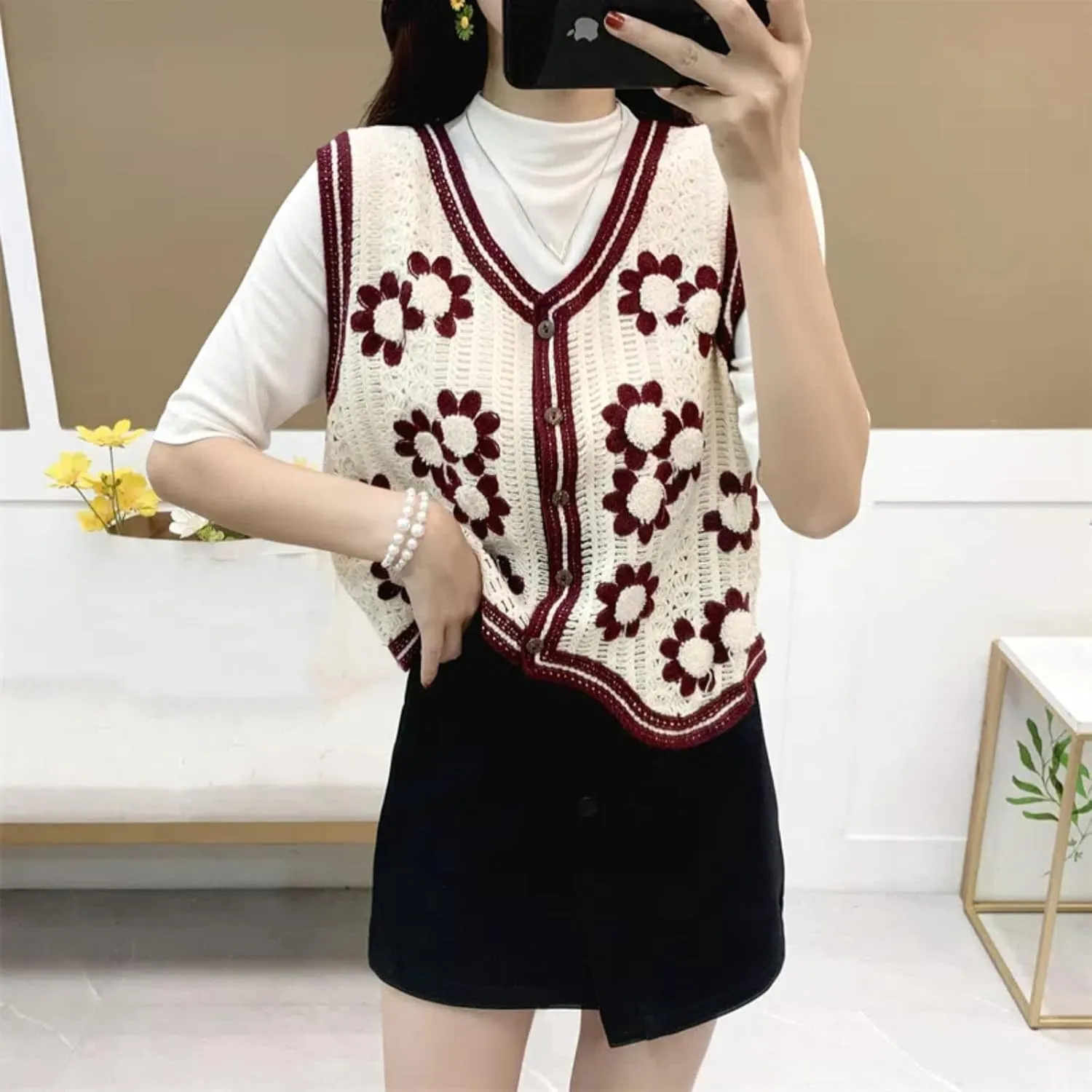 Women's Casual Sleeveless V-Neck Buttoned Knit Cardigan Short Knit Vest