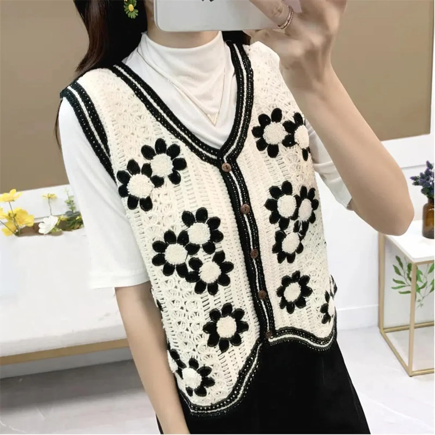 Women's Casual Sleeveless V-Neck Buttoned Knit Cardigan Short Knit Vest