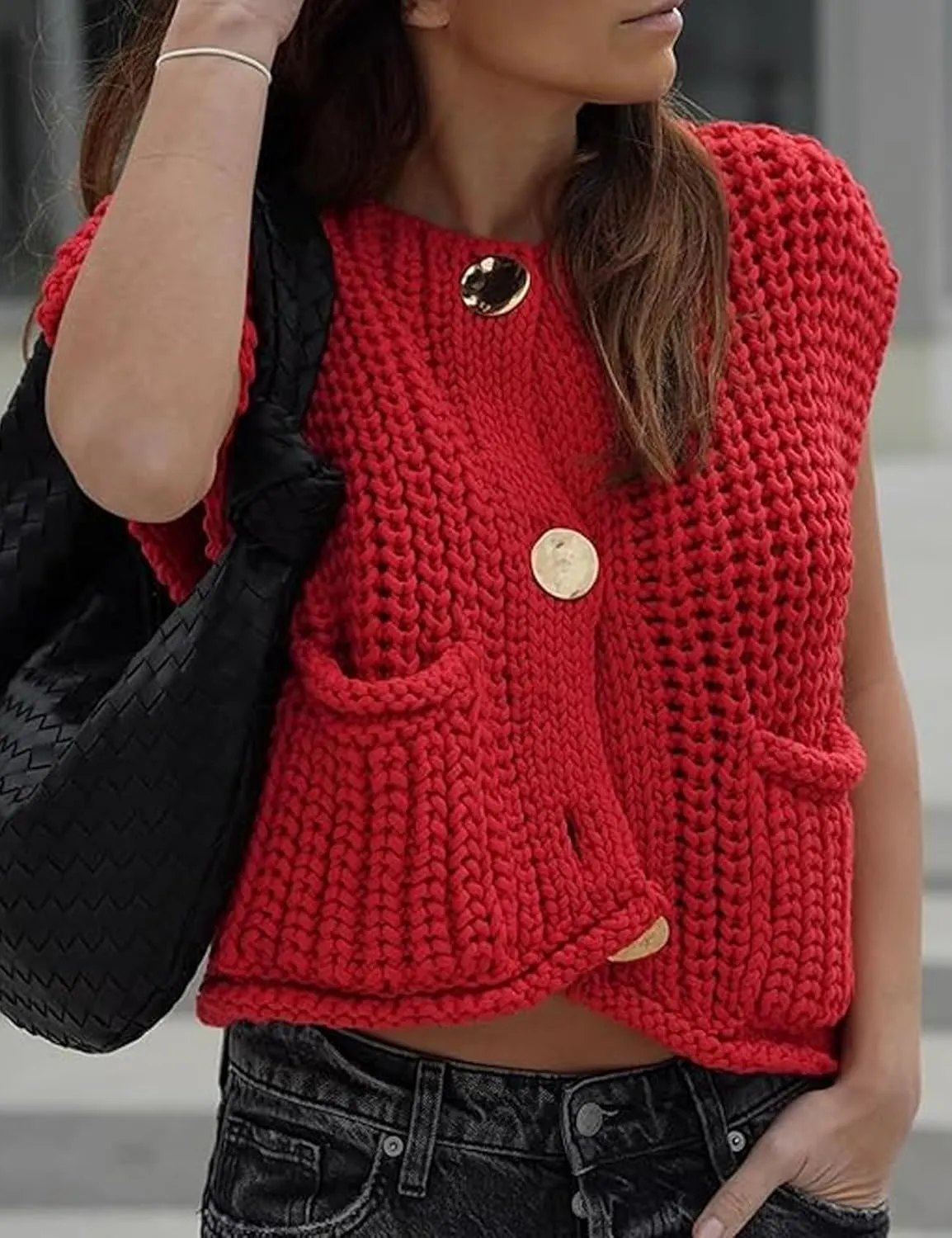 Women's Chunky Knit Vest Sleeveless Button Down Crochet Cropped Sweater Vest Tops with Pockets