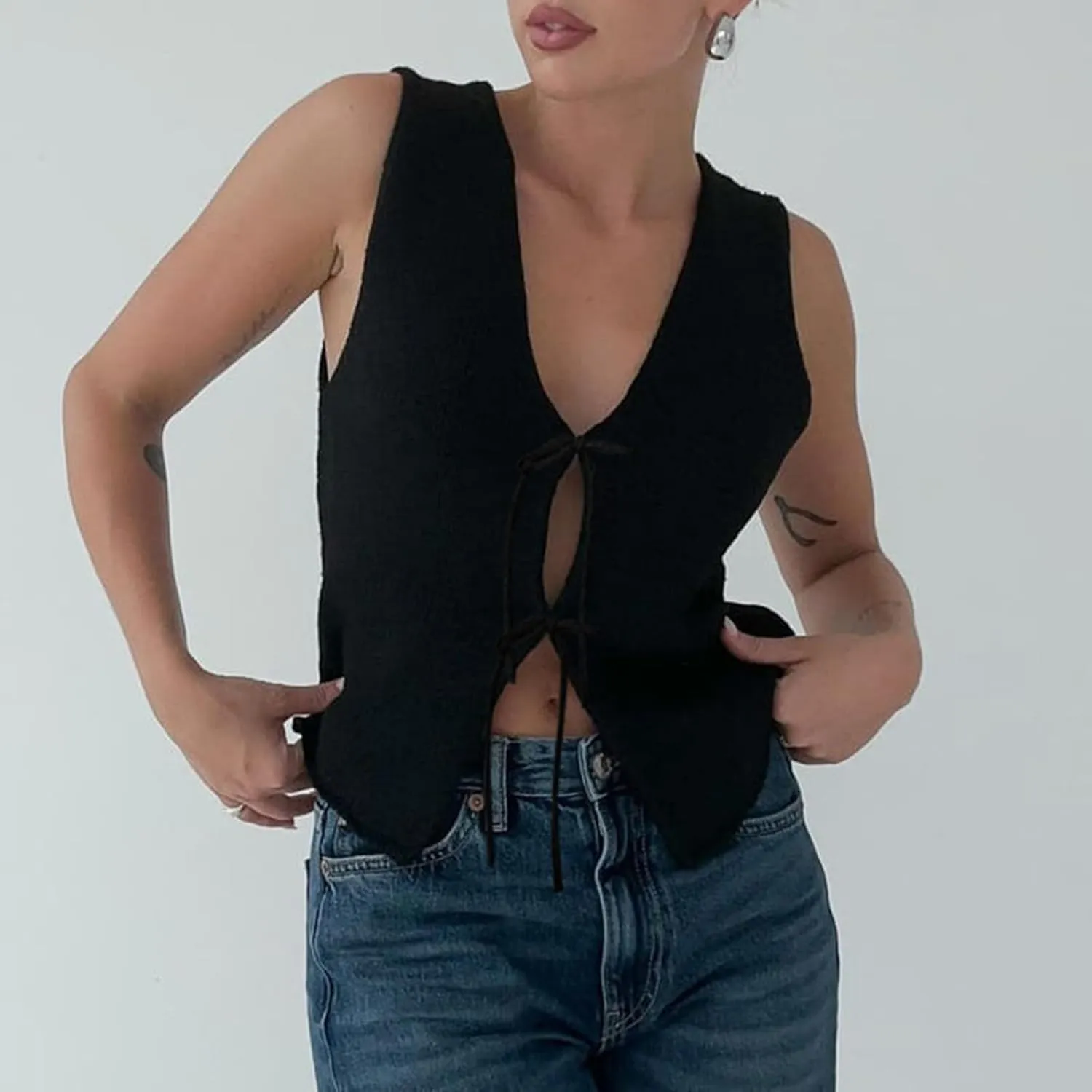 Women's Tie Front Crochet Sweater Vest Y2k Sleeveless Knit V Neck Top Casual Vintage Going Out Streetwear