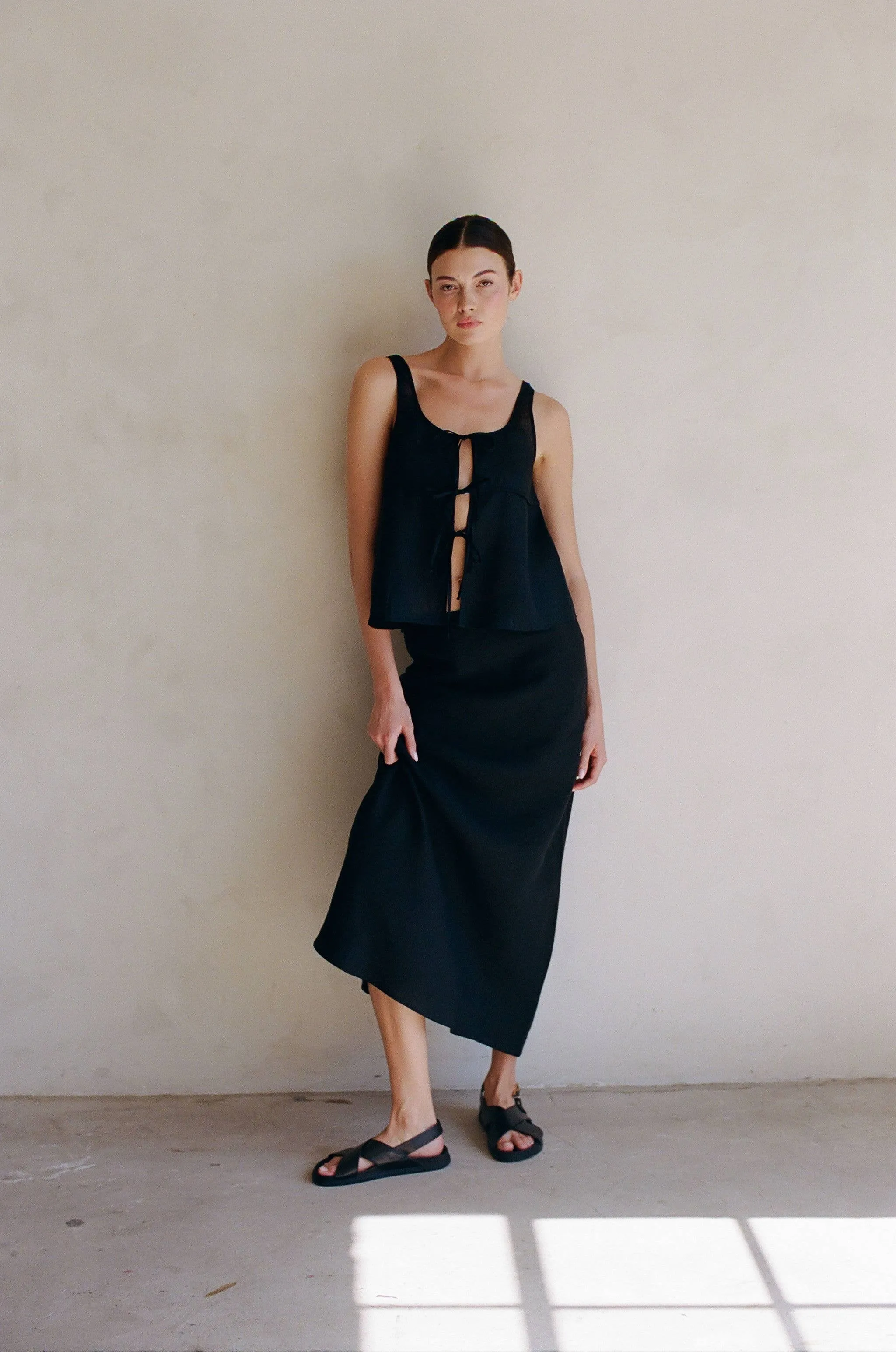 Woven Linen Front Ribbon Tie Detailed Top - Black